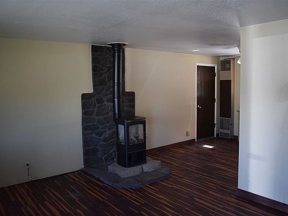 3rd image of 947 Monument Peak Dr
