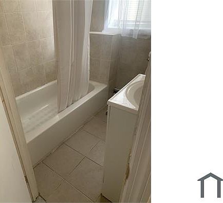 3rd image of 170 Beach 109th St #1