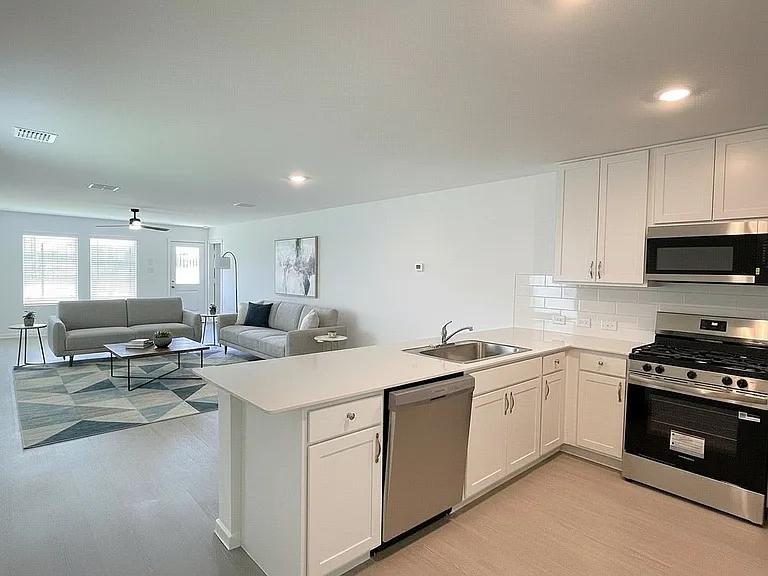 3185 Campeiro Ave — Photo 5