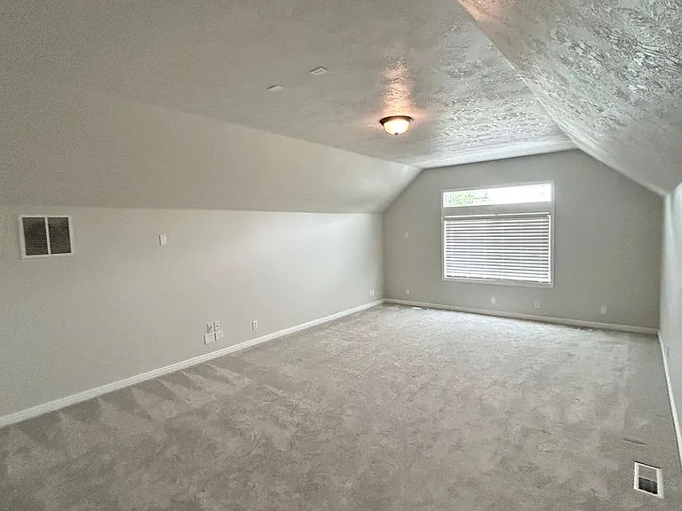 562 N Paddington Pl — Photo 11