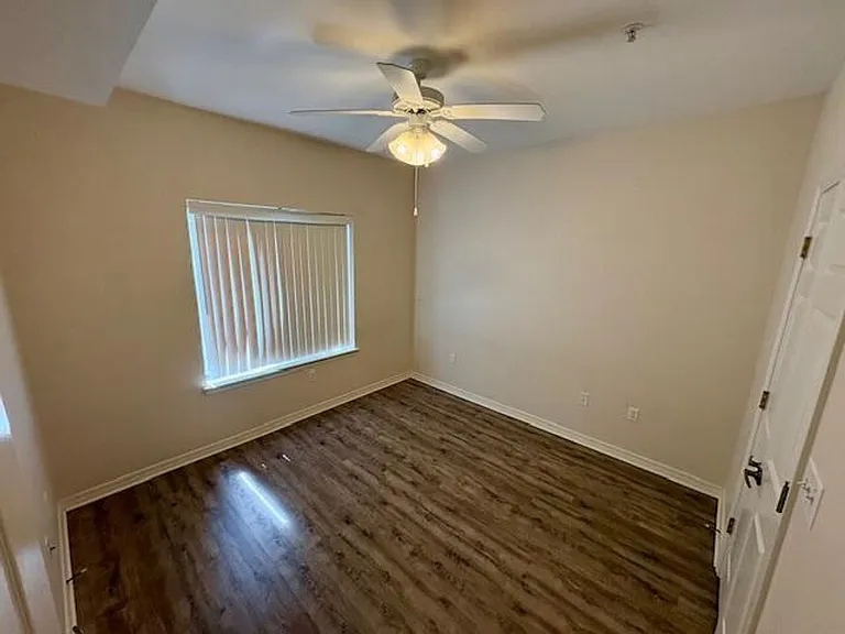 406 Westlake Ct — Photo 16