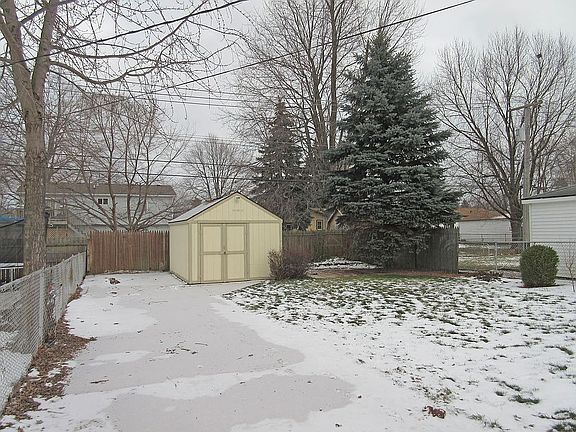 2nd image of 1715 Smith St