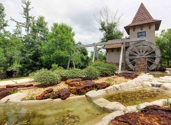 2nd image of 957 Grindstone Ln