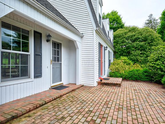 3rd image of 49 Joy Ln