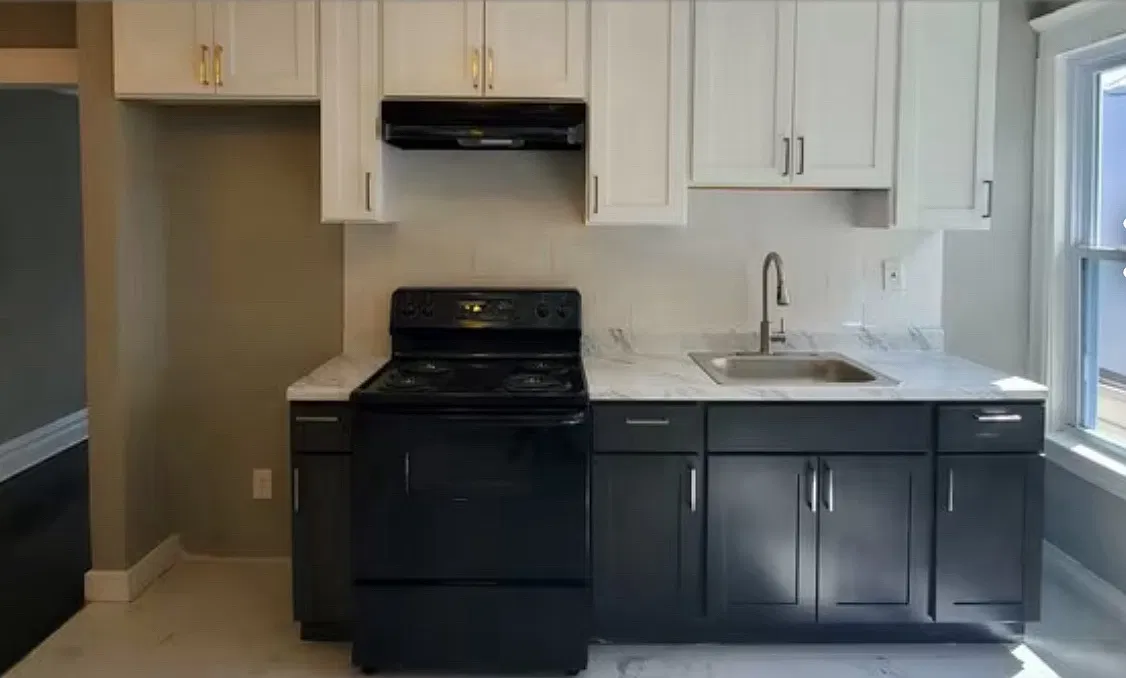 3 bed, $1,900 — Photo 1