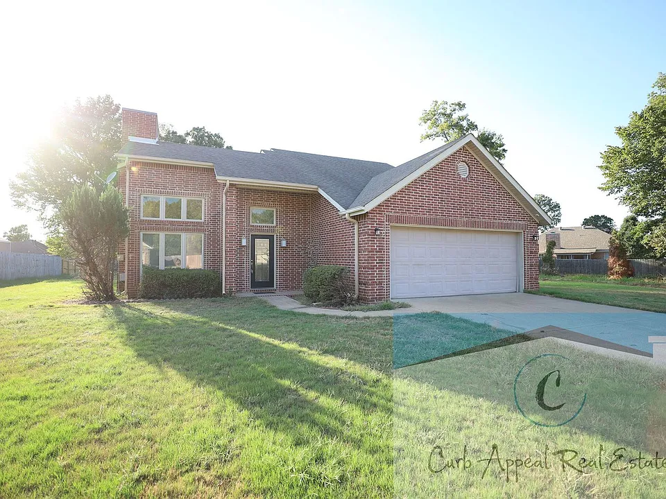 3805 Charleston Dr