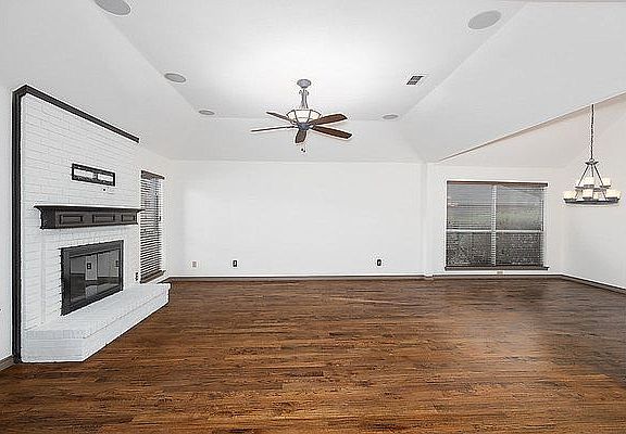 2nd image of 1714 Parkwood Dr