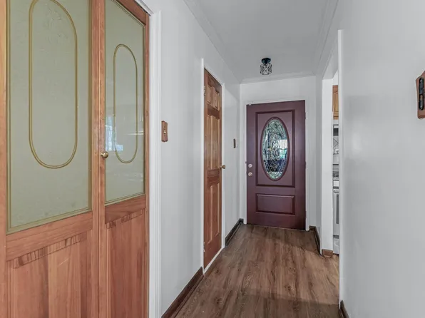 1087 Blake Avenue image 3 of 25