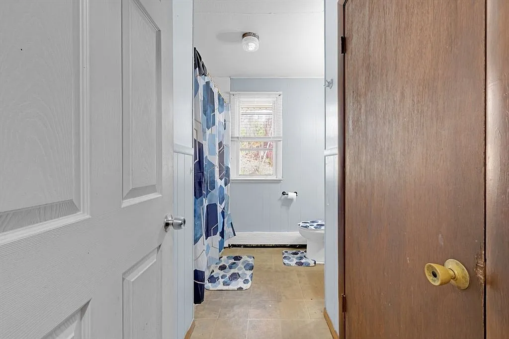 2 bed, 1.0 bath, $1,750 — Photo 2
