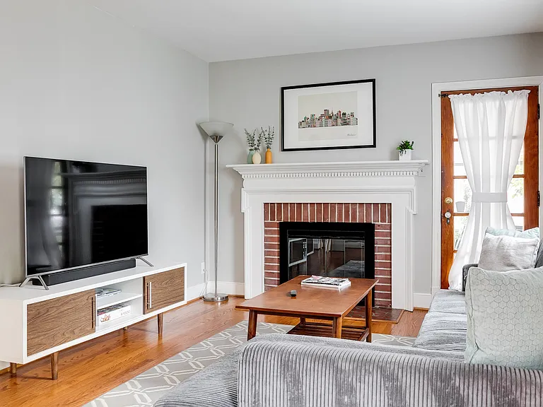 2424 Wedgewood Ave — Photo 4