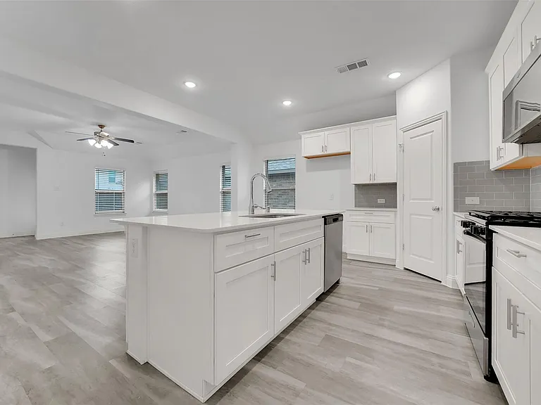 438 Camille Xing — Photo 8
