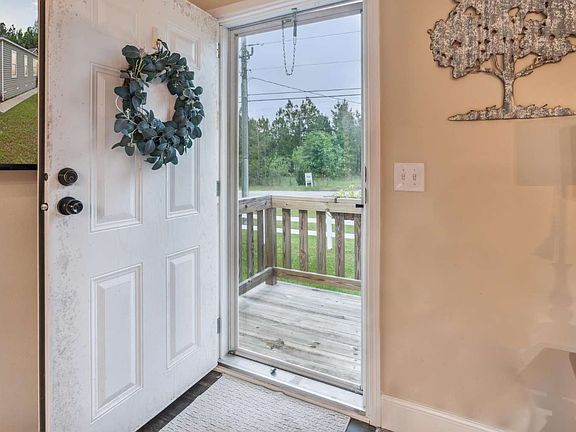 5th image of 111 SW Whitetail Cir