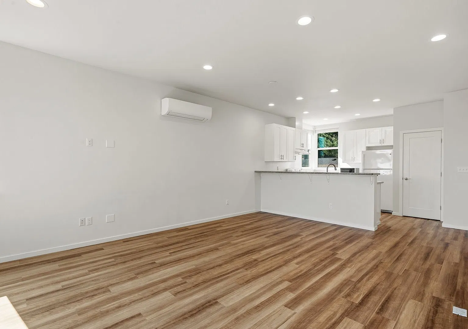 62AVE 62nd Ave Townhomes — Photo 3
