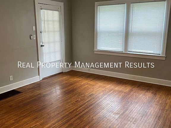 3rd image of 1403 Ravenswood Dr