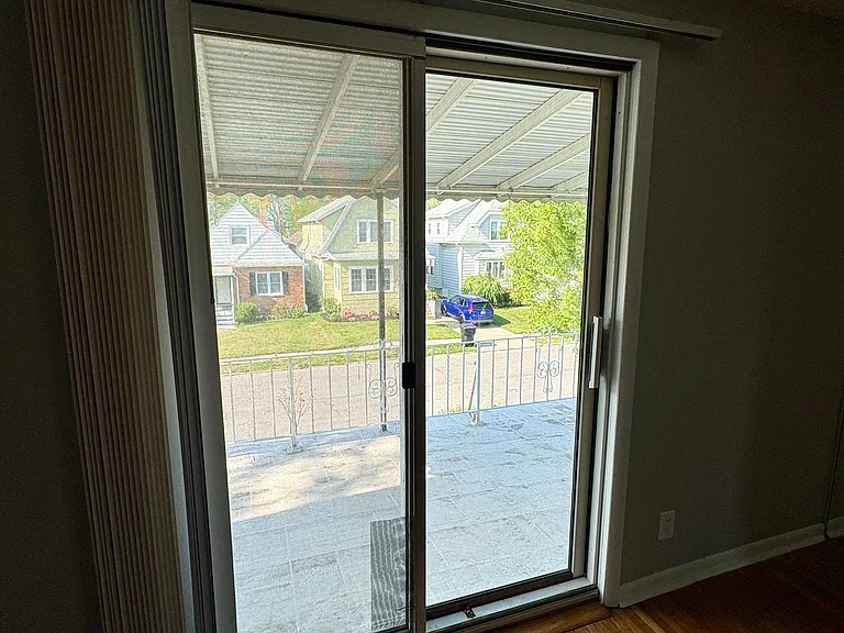 312 Victoria Blvd — Photo 5