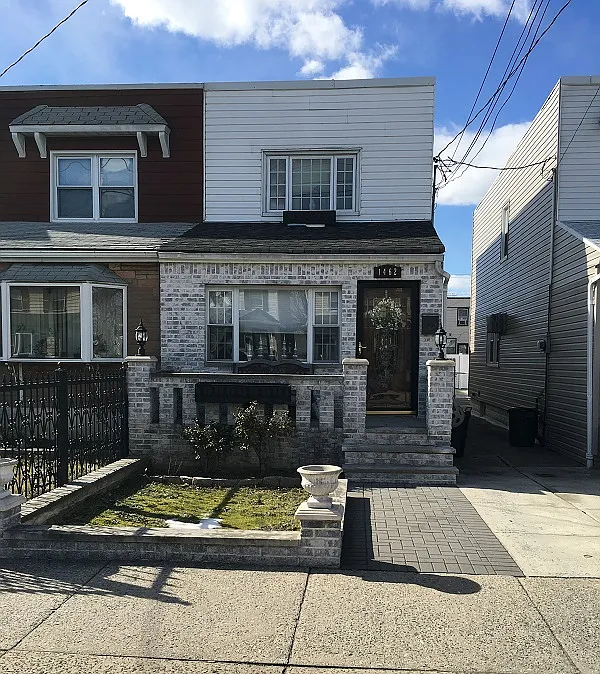 1462 E 56th St photo 1