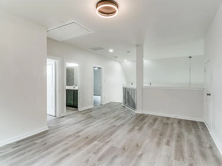 523 Paddock Way — Photo 17