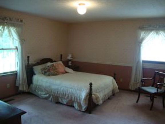 5th image of 13 Oakwood Ln
