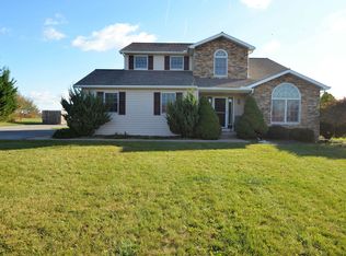 7 Dale Dr, Mohrsville, PA 19541