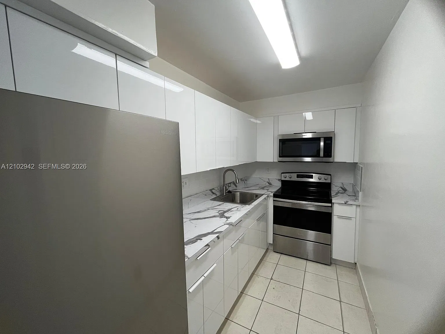 Sunset Villas No 3 Condo — Photo 4