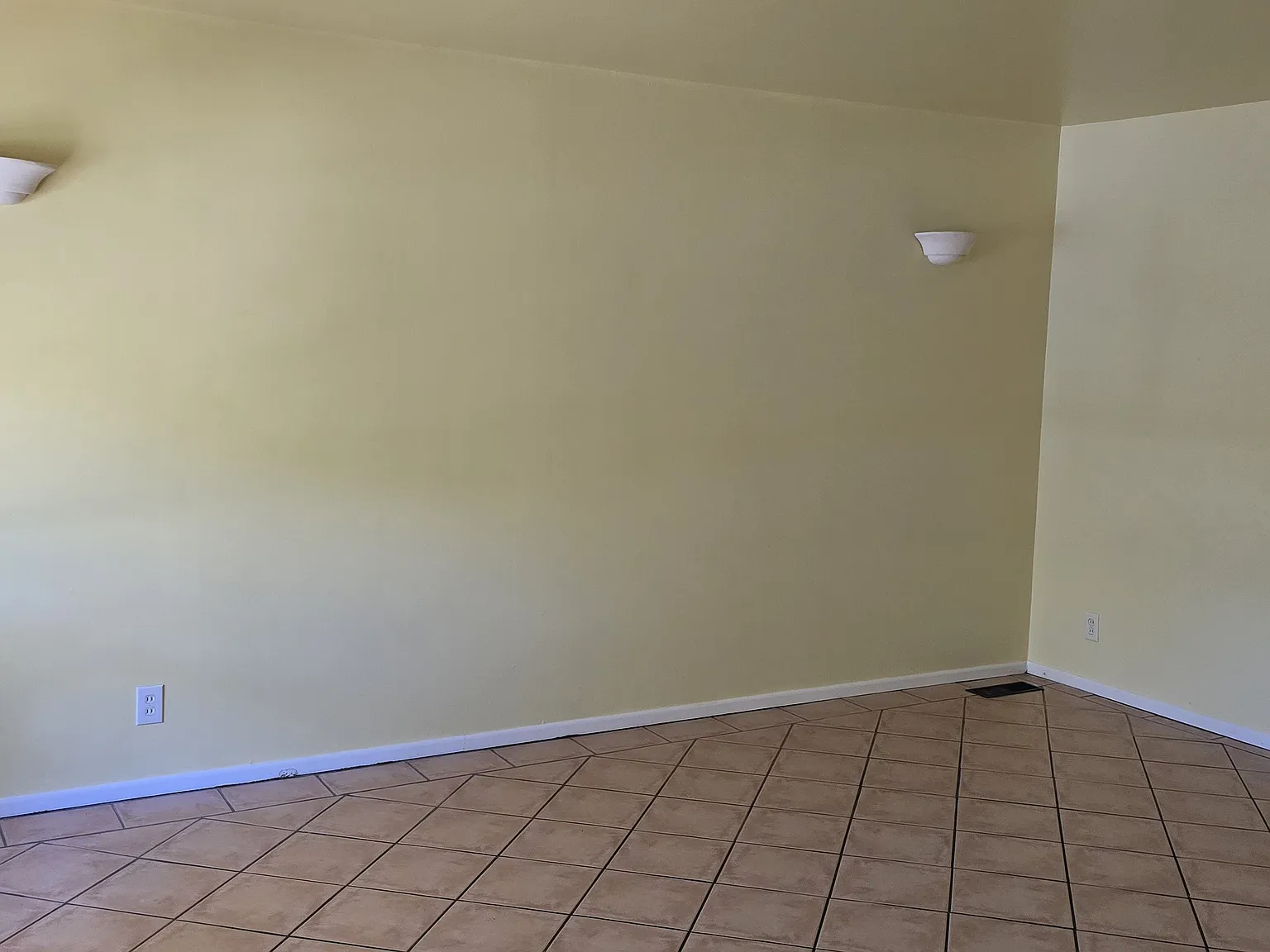 1 bed, 700 sqft, $1,300 — Photo 2