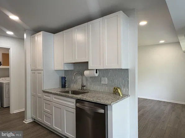 9574 Jayhawk Ter APT 103, Manassas, VA 20110