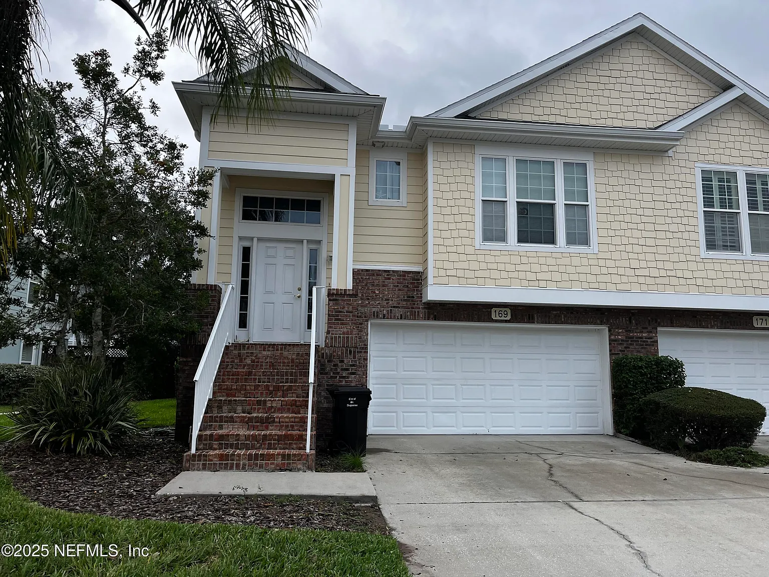 3 bed, 3.0 bath, 2171 sqft, $2,600 — Photo 1