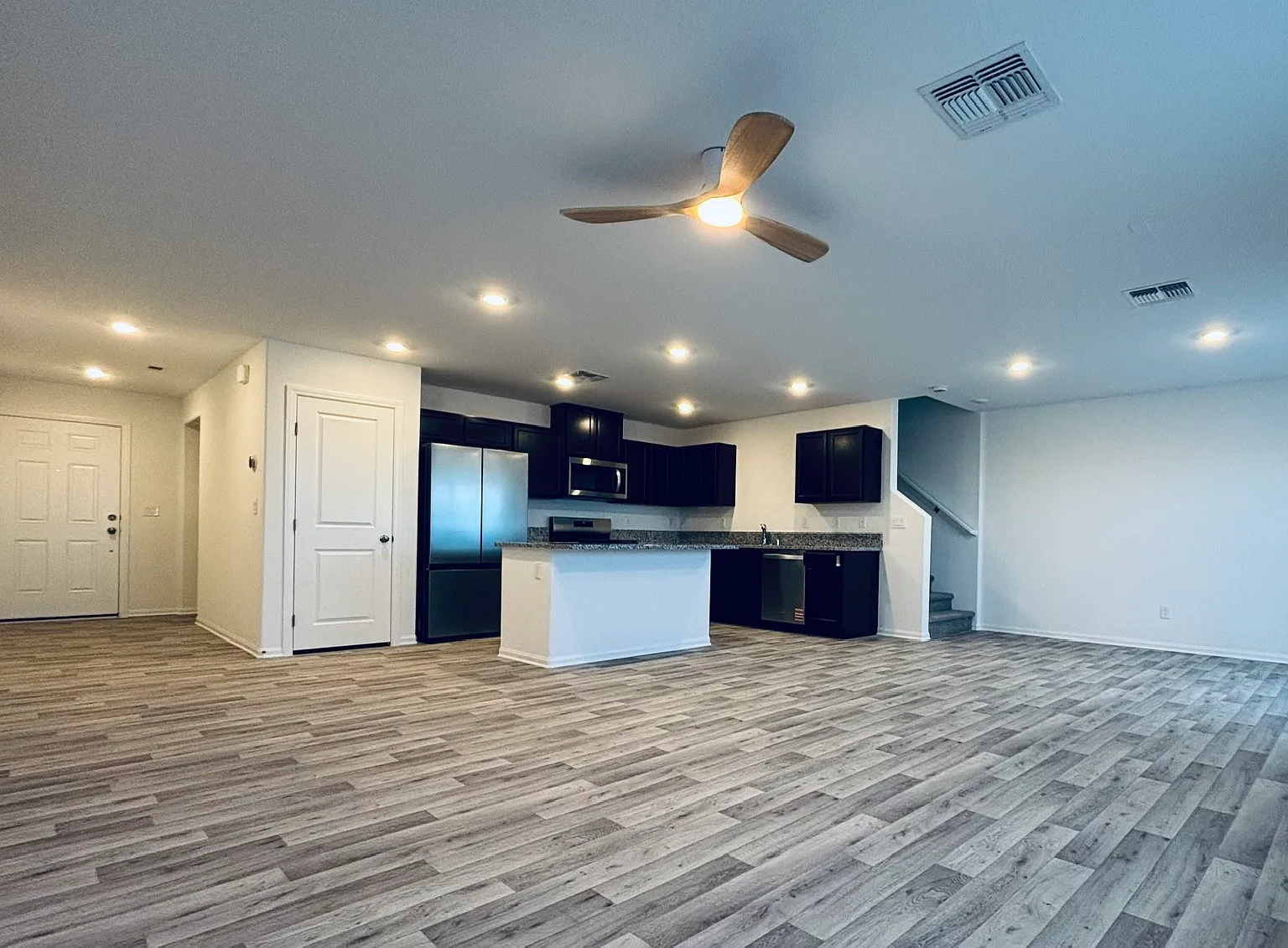 4 bed, 2118 sqft, $2,450 — Photo 4