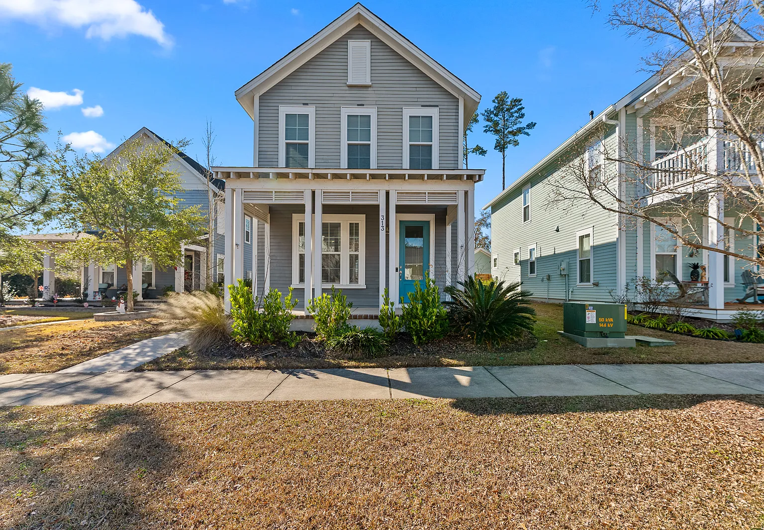 3 bed, 2.5 bath, 1520 sqft, $2,400 — Photo 1