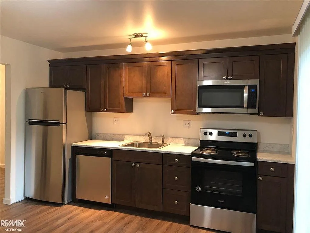 2 bed, 900 sqft, $975 — Photo 3