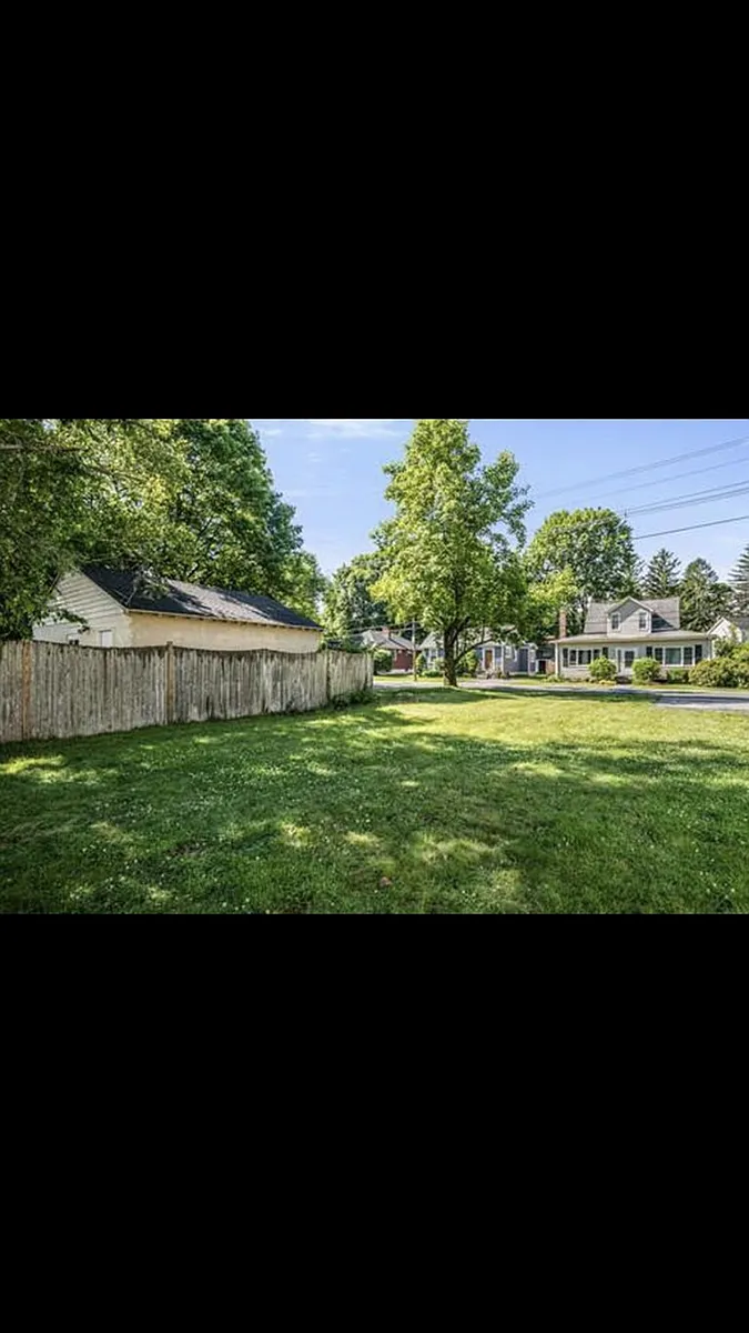 Building Photo - 14 Rolfe Ave #2