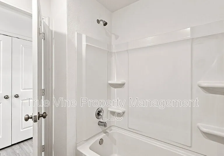 2906 Millikan Dr — Photo 23