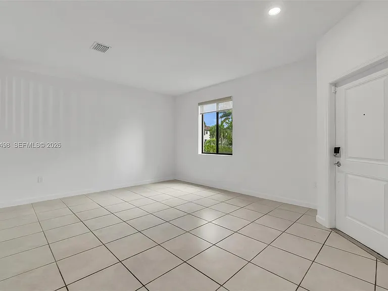582 NE 207th St #582 — Photo 5