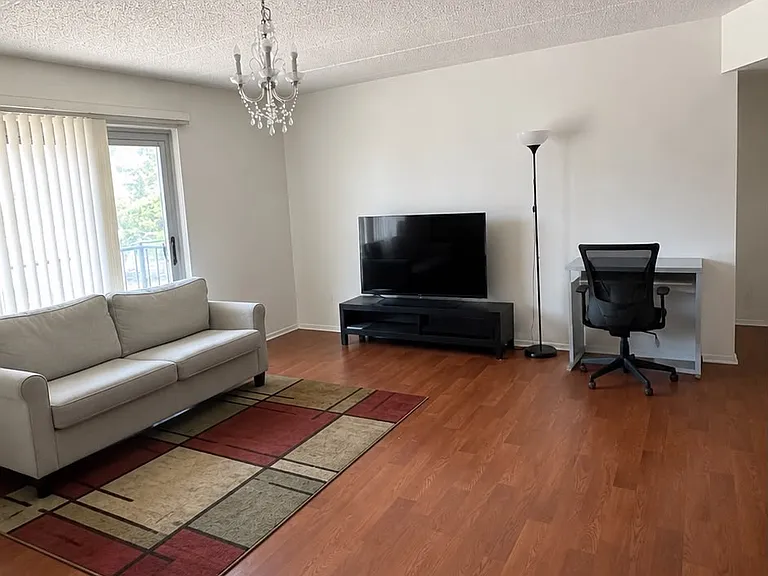 3221 W Parkway Dr #21D — Photo 2