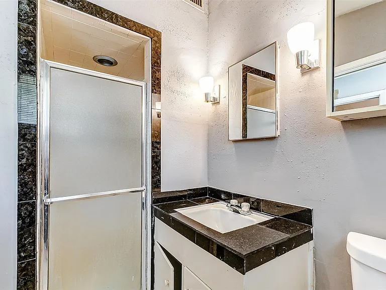 5519 Burlinghall Dr — Photo 9