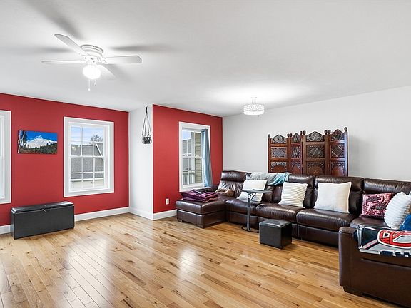 4th image of 8 Denworth Bell Cir #8
