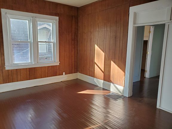 2nd image of 710 W Charles St