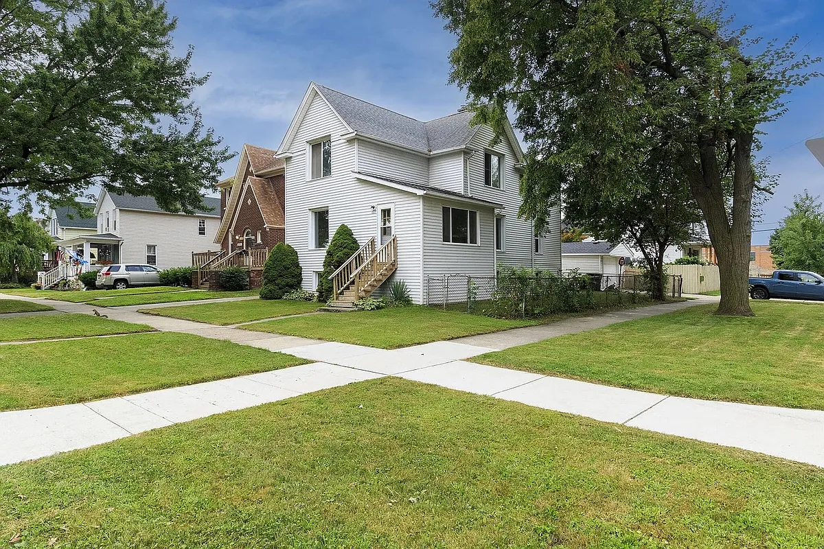 Building Photo - 667 Pine St #2