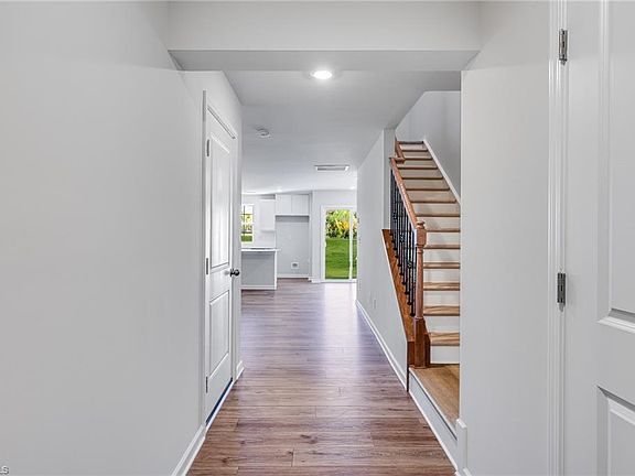 4th image of 175 Plumtree Ct