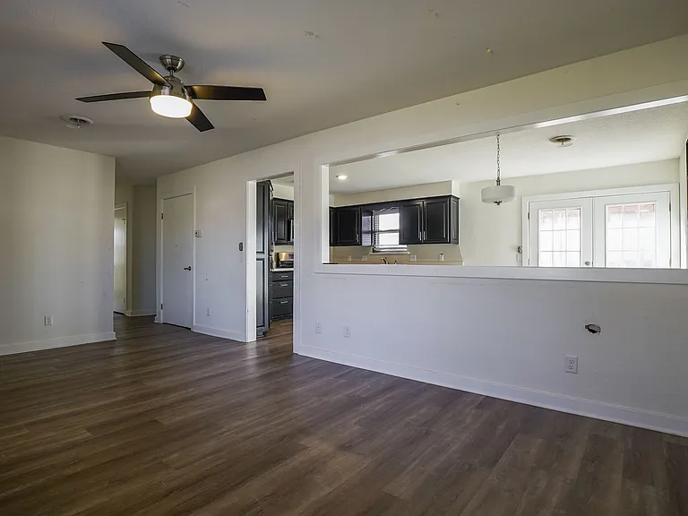 229 N Broyles St — Photo 4