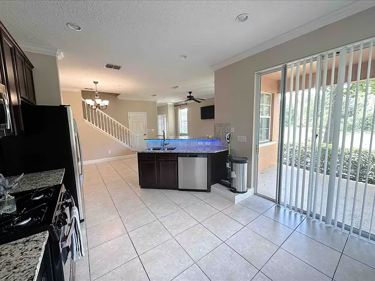 811 Assembly Ct — Photo 3