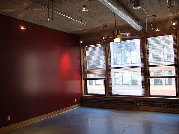 4th image of 1612 Lucas Ave Unit 404