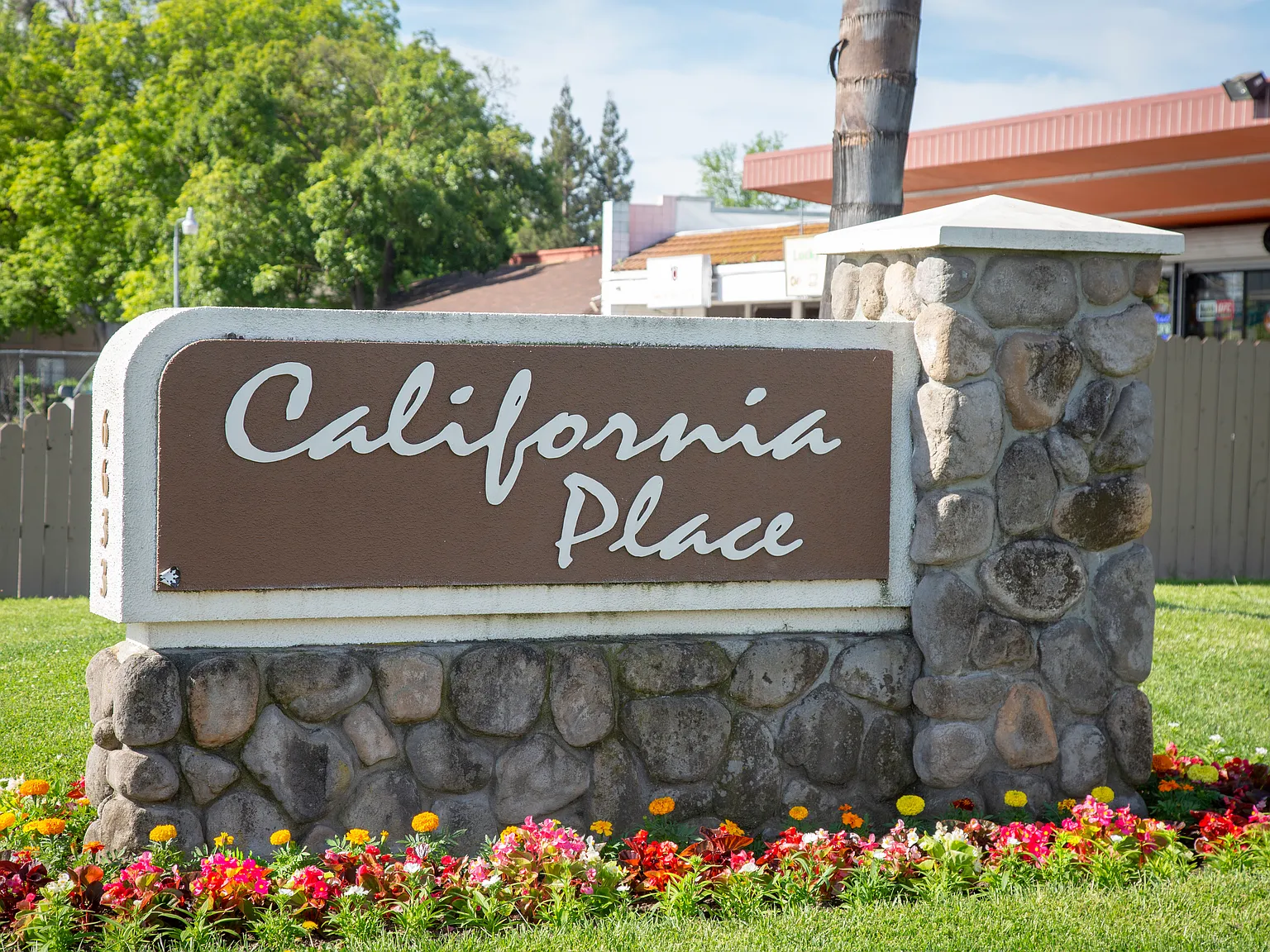 California Place Apartments — Photo 1