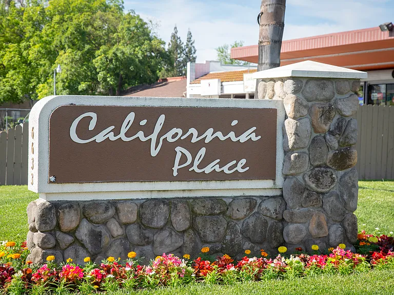 California Place Apartments — Photo 1