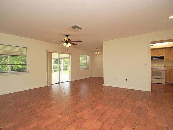 4th image of 1105 Illinois Dr