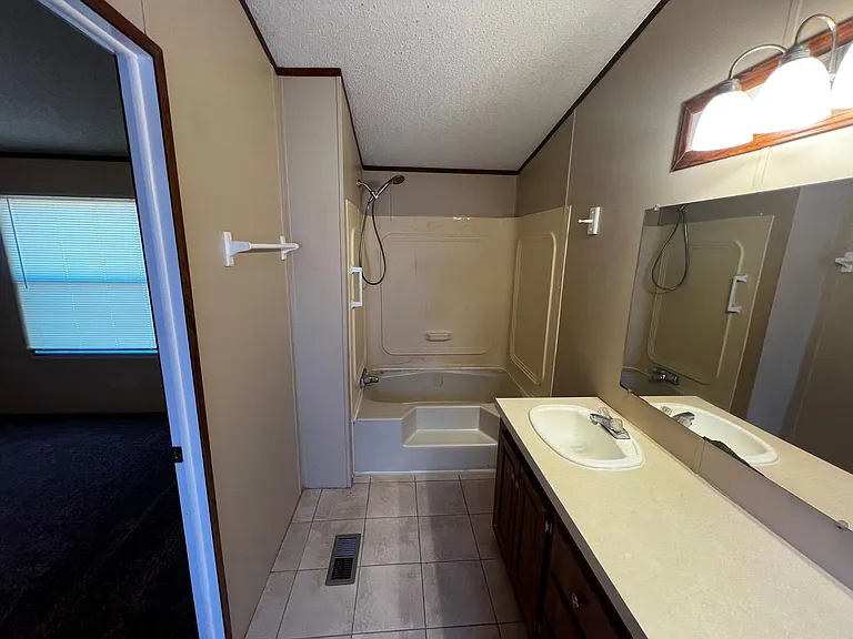 3900 Weston St — Photo 9