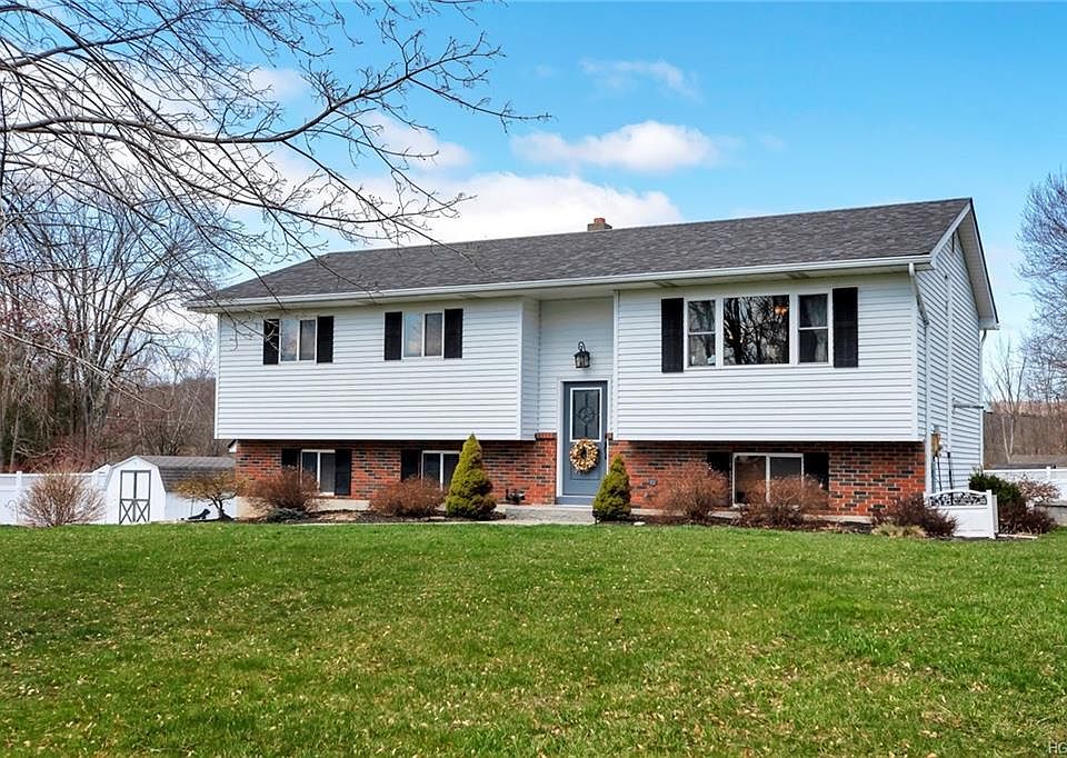 1st image of 11 Maureen Dr