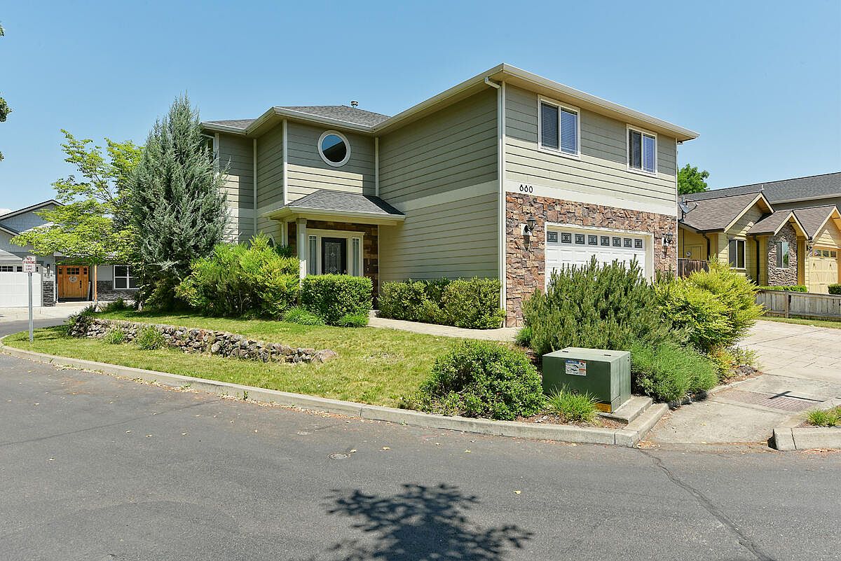 880 Virginia Dr, Central Pt, OR 97502 MLS 220164031 Zillow