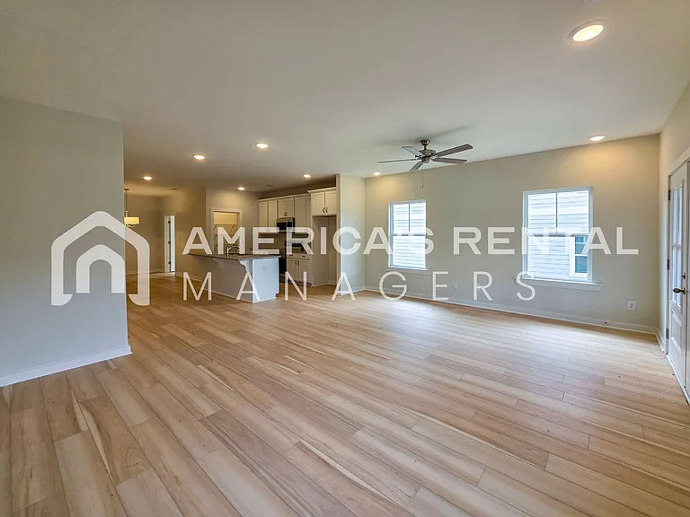 1017 Grand River Blvd W — Photo 11