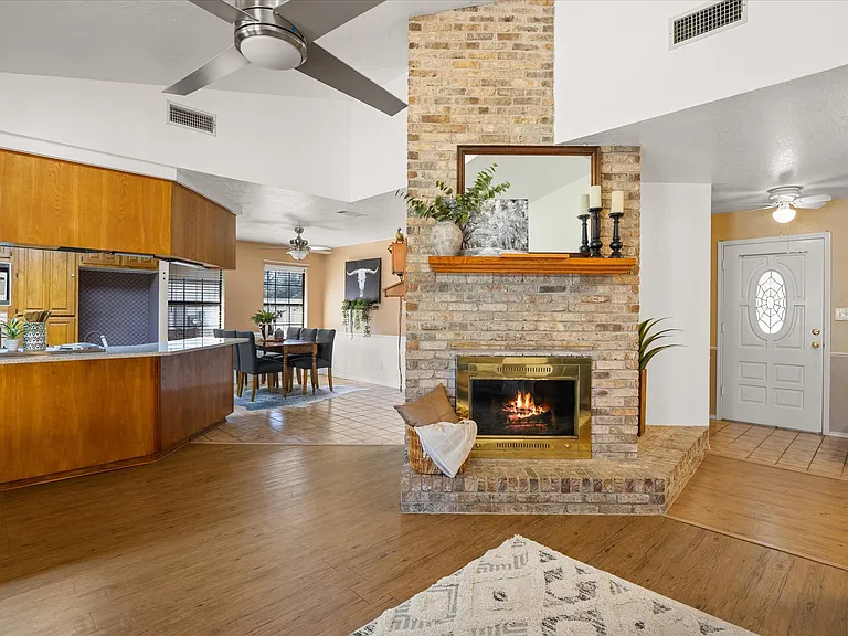 417 Sky Harbour Ct — Photo 6